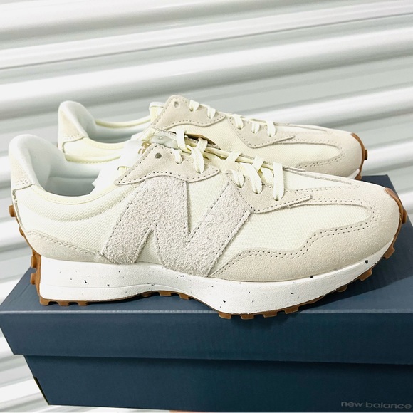 New Balance Women's Sneakers Shoes Casual White Cream Turtledove size 9.5 - Picture 7 of 11